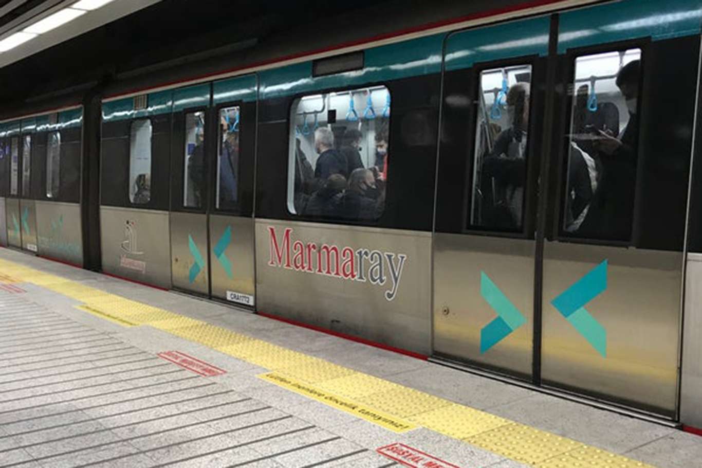 Kar yağışı nedeniyle Marmaray seferleri uzatıldı Kar yağışı nedeniyle Marmaray seferleri uzatıldı